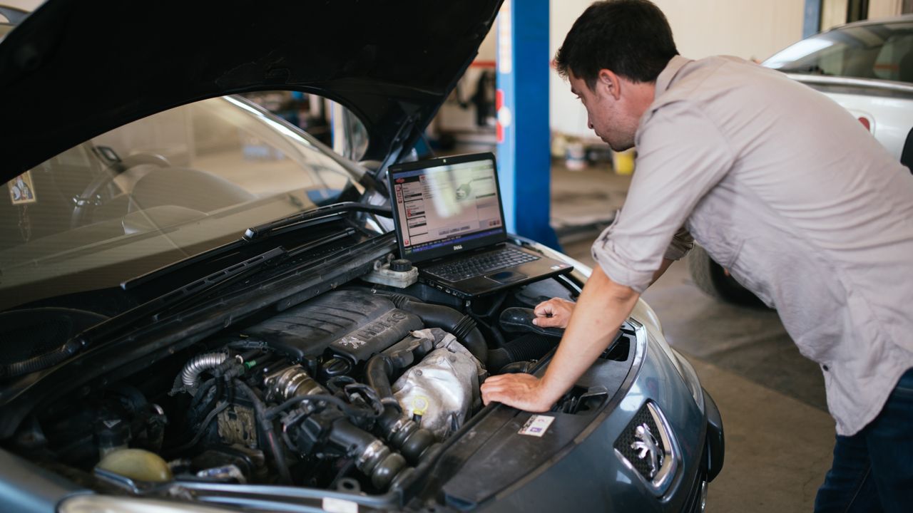 Logiciels de gestion d’atelier et DMS : comment prospecter les garages